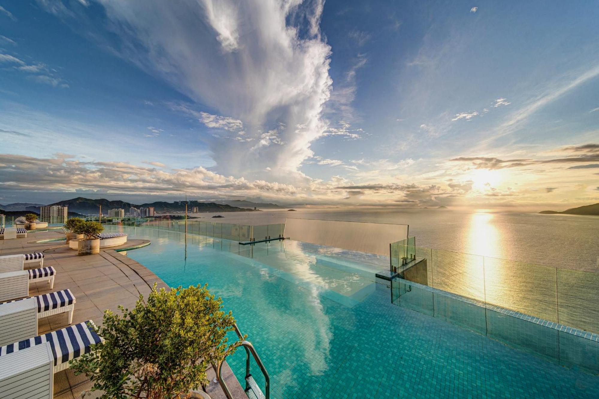 Coastal Panorama Oceanfront Suites 芽庄 外观 照片
